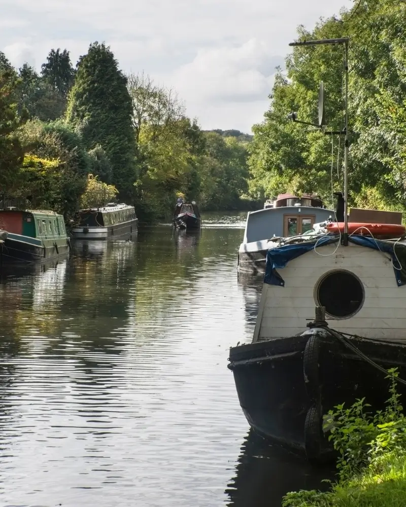 narrowboats_on_canal