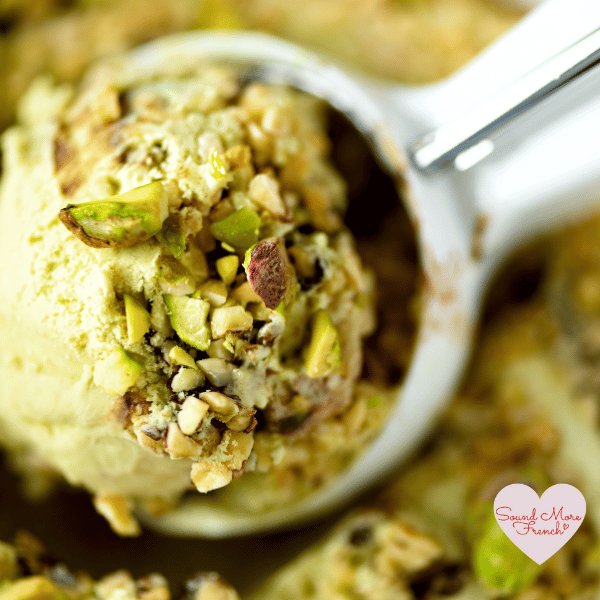 3 A creamy scoop of pistachio ice cream topped with chopped nuts – an irresistible summer treat to enjoy en français.